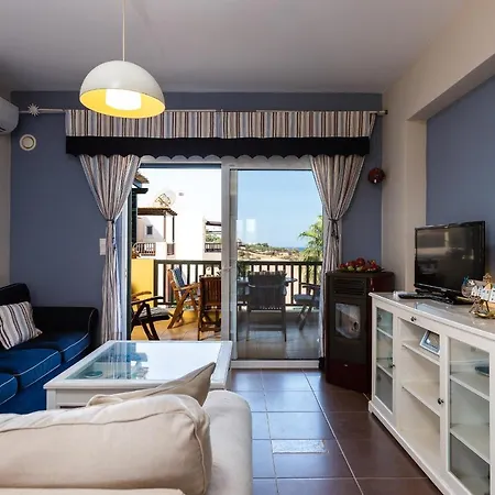 Sun & Blue Beach Apartment *
